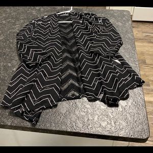 Travel Elements‎ Open Shirt~Black & White Size ~Small